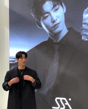 Park Young-woon Instagram - #브랜딩인성수동

남윤혁으로 연기할 수 있게 되어 행복합니다.
@oldwater___ 감사합니다.
