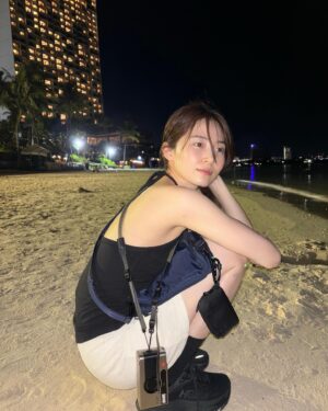 Park Yu-rim Instagram - 내일은 또 얼마나 재밌을까 🏝️!