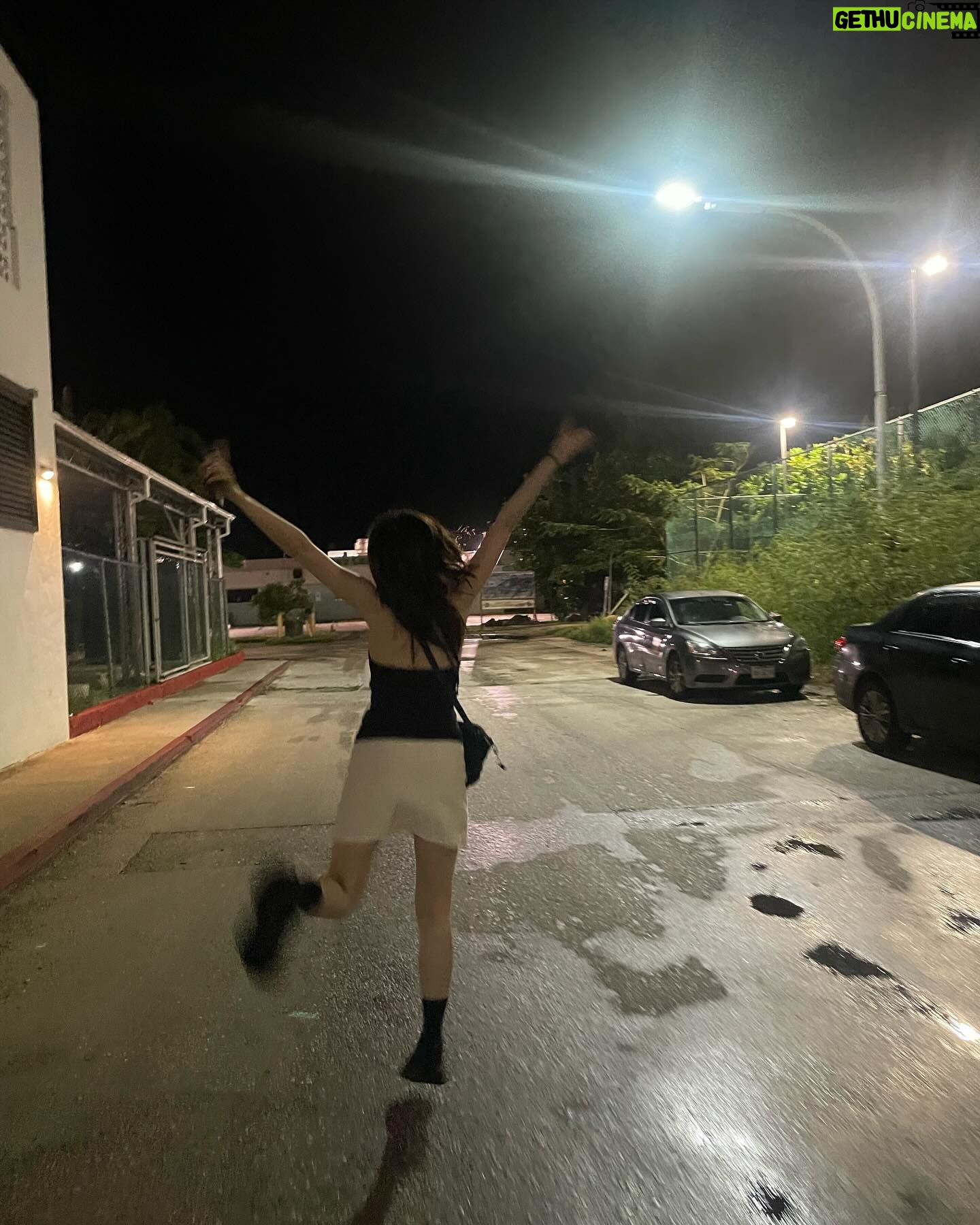 Park Yu-rim - 5.7K Likes - 내일은 또 얼마나 재밌을까 🏝️!