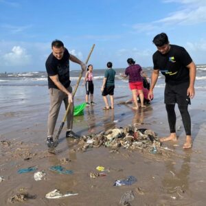 Parmeet Sethi Instagram - New work out today- The Madh Beach Clean Up!