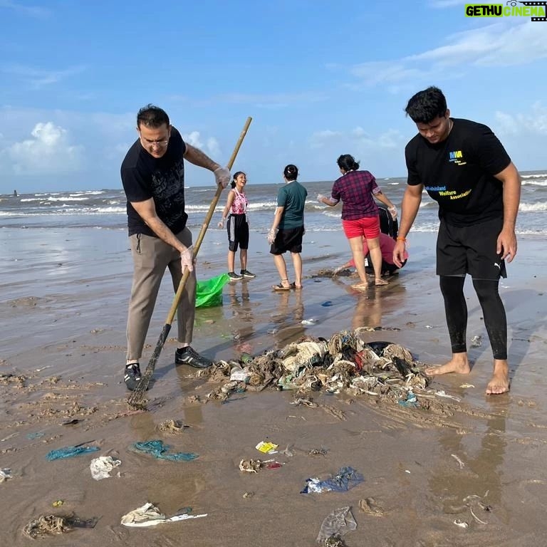 Parmeet Sethi - 5.8K Likes - New work out today- The Madh Beach Clean Up!
