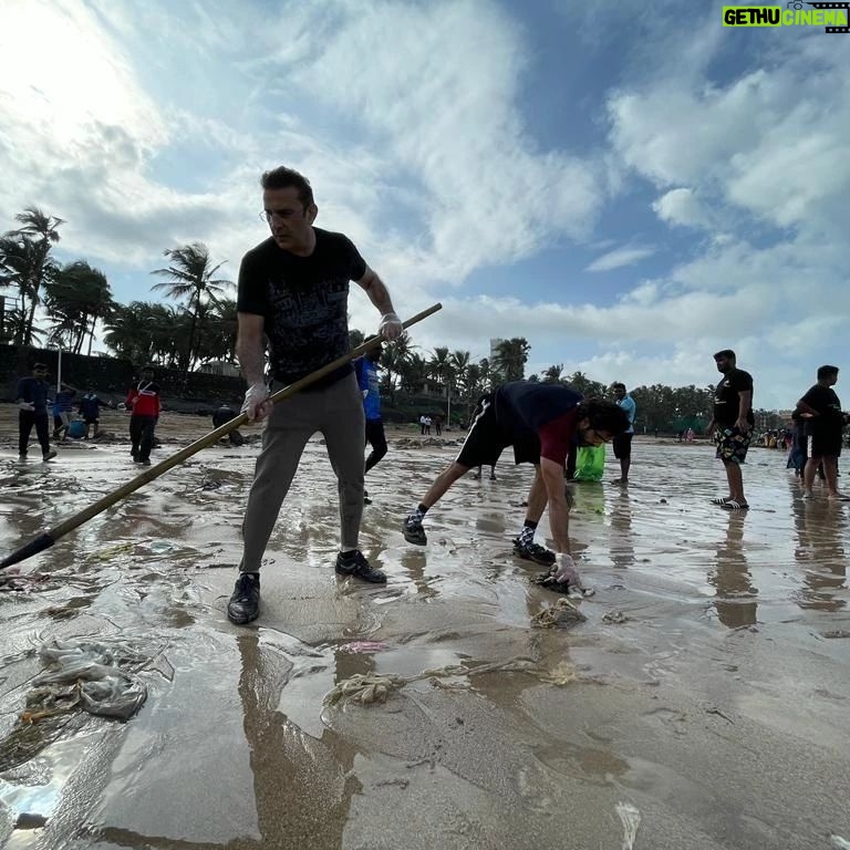 Parmeet Sethi - 5.8K Likes - New work out today- The Madh Beach Clean Up!