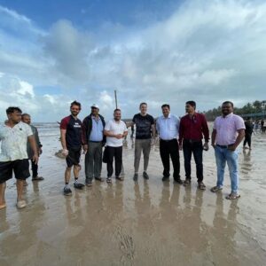 Parmeet Sethi Instagram - New work out today- The Madh Beach Clean Up!