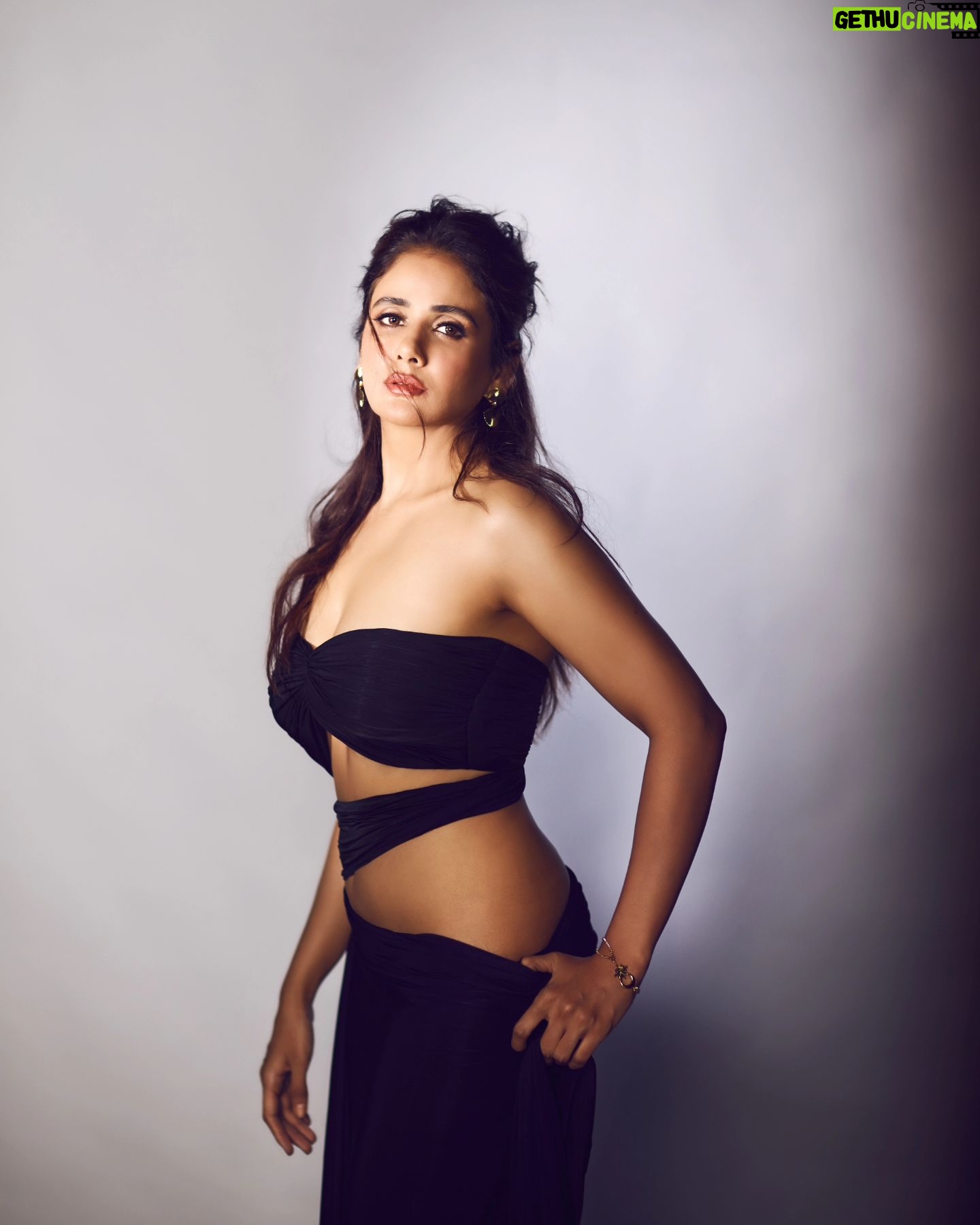 Parul Yadav - 152.6K Likes - Had an incredible time at the Streaming Academy Awards!! Nothing like a dash of glamour and celebrating great work of friends to make one feel special!!
@Brindaprasad & @Vishnuinduri put up a great show, as always!! Congratulations to all the winners..
📸: @gohil_jeet
💇♀️: @radhika.y51
💄: @makeupby_zainab_
👗: @deme_love_
#NEXAStreamingAwards #OTT #NEXAStreamingAcademyAwards #StreamingStars #NEXA #NEXAExperience #CreateInspire #NEXASIIMA #SIIMA #SIIMA2024 #StreamingAwards #SAA @streamingacademyawards @siimawards
