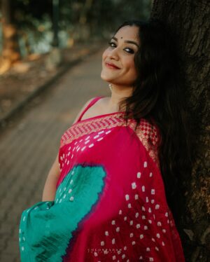 Parvathy R Krishna Instagram - “Draped in stories.”
Shot by : @vipinjkumar @colorpadam_photography 
Saree : @gaga_bysreya