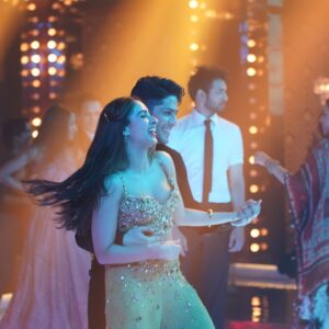 Pashmina Roshan Instagram - Some more bts because can’t get enough of #ishqvishkpyaarvyaar ! #ishqvishkrebound is in theatres near you, if you haven’t watched it yet, what are you doingggg? 🥰🥰♥️