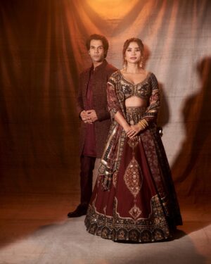 Patralekha Instagram - US ❤️ for #AnantRadhikaWedding 

Patralekhaa in @toraniofficial 
Jewellery: @anmoljewellers 
Styled by @sanamratansi 
Team: @jannat__r 
Hair: @arbazshaikh6210 
Make up: @elishab_mua 
📸 - @kaasastudio 

Rajkummar Rao in @kunalrawalofficial 
Footwear: @whitemuds_official 
Stylist: @sanamratansi 
Team: @sanjamkaur92 
📸 @kaasastudio