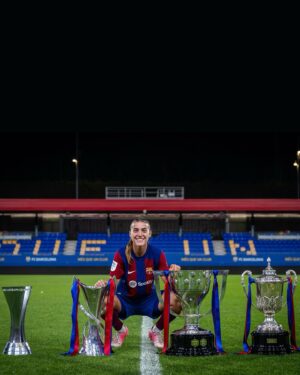 Patri Guijarro Instagram - ¡Qué año histórico! 🏆🏆🏆🏆

Al principio siempre ves muy muy difícil acabar el año cómo lo hemos hecho, pero siempre hemos dicho que nuestro objetivo es ganarlo todo. Y así ha sido. Hemos conseguido ser las mejores en todo. 
Y cuando digo en todo, es en todo, incluso vosotros culers. Una vez más, habéis sido los mejores suporters. Y todo esto es gracias a vosotrxs. 🔥

Termina un año inolvidable. Visca el barça 💙❤️🙌🏼