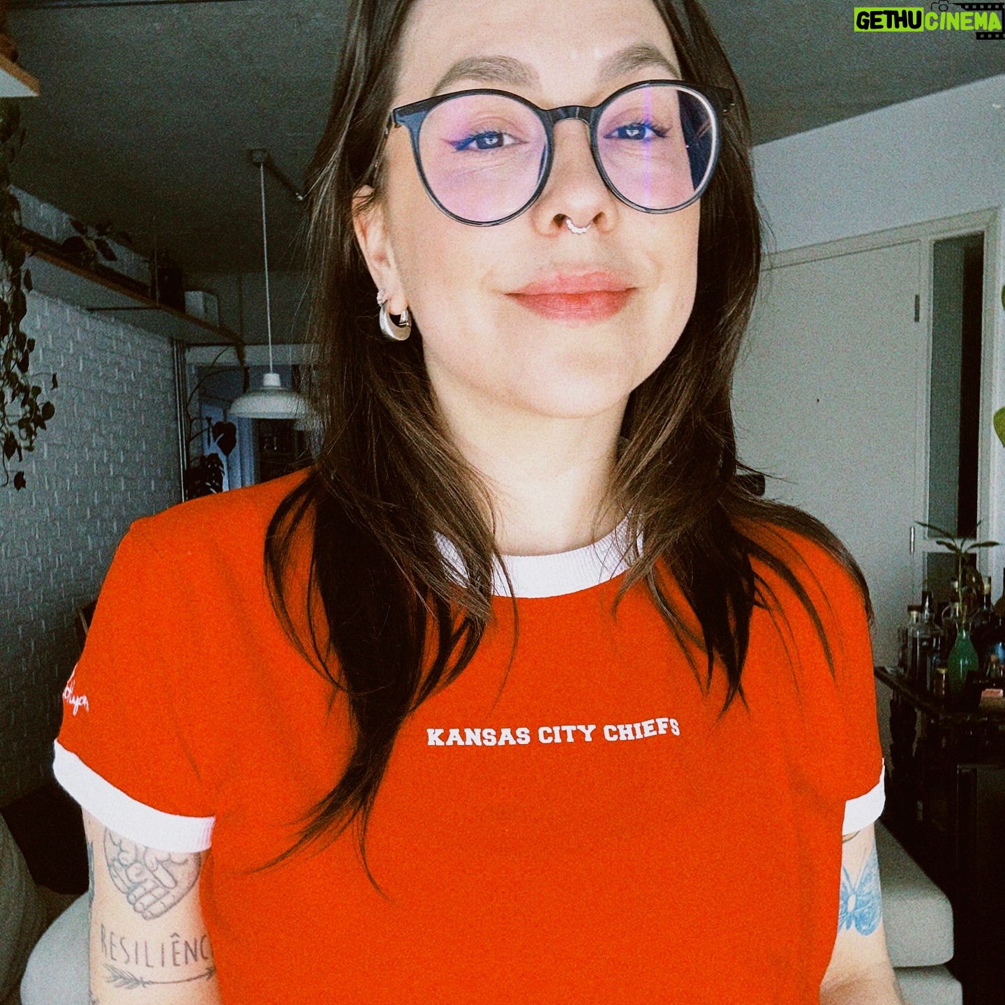 Patrícia dos Reis - 3K Likes - Patriots de Tom Brady ou Chiefs de Patrick Mahomes? 🏈😁
Pra ver a minha coleção feminina de NFL bora na @loja.sportamerica que tem muita coisa linda 😍🙌
