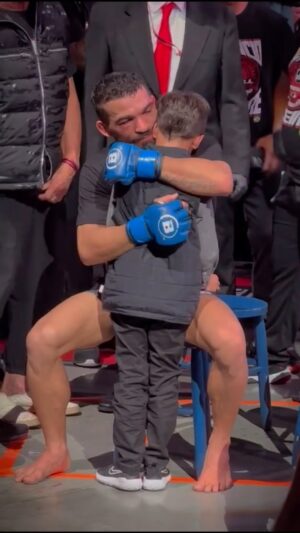 Patricio Freire Instagram - Fui derrotado diante do meu filho, ele viu seu herói perder! Na vida, a derrota faz parte da nossa jornada como seres humanos, e no meu caso, esse momento me fez querer dar a volta por cima. Obrigado, meu filho, por me dar a oportunidade de te mostrar o lado difícil da vida, mas, principalmente, como superar as adversidades! E essa é uma das lições que eu te dou como pai.

I was defeated in front of my son, he saw his hero lose! In life, defeat is part of our journey as human beings, and in my case, this moment made me want to turn things around. Thank you, my son, for giving me the opportunity to show you the hard side of life but, mainly, how to overcome adversity! And this is one of the lessons I give you as a father. #happyfathersday #felizdiadospais