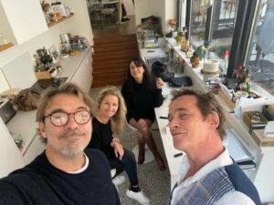 Patrick Puydebat Instagram - Hello les amis ! Les Gisquière retrouvent les Puydebat à Bruxelles pour la dédicace du nouveau livre de @serge.gisquiere ! Ad taleur ! Détails en story !
