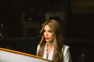 Paula Abdul Instagram - Be bold, be daring, wear the red lipstick 💋💄 XoP
The incredible team behind the visuals for ‘The Way That You Love Me’!
Director: @hok
Producer: @carrmelisaa
Creative Directors & Choreographers: @phillipchbeeb @makenzie_dustman
Hair: @rawhair
Makeup: @callitodeh
Stylist: @marinatoybina
📸: @rj___s