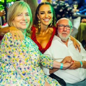 Paula Echevarría Instagram - 7.8.2024
Ayer fui INMENSAMENTE FELIZ!
Gracias a la vida por darme salud para cumplir mis 47 y hacerlo rodeada de mi familia y de mis amigos que disfrutan conmigo cada paso que doy! 
Sois mi mayor fortuna! Os quiero con locura!
(He echado mucho de menos a mucha gente por no poder estar aquí en Marbella pero me habéis dejado claro que la distancia no significa no estar presentes ♥️)

Gracias a toda la gente que me hizo llegar su felicitación y sus mejores deseos! Ojalá os vuelva x 2! 🫶🏼

Gracias a @sandrastarlite y a @ignaciomaluquer, por ser mis amigos y por prestarme su casa @starlitefestival, (que ya es un poco mía también 🤪) para poder ser todo lo feliz que soy siempre ahí, siempre digo que es uno de mis lugares favoritos del mundo y no me quedo corta, uno siempre desea volver donde es feliz 🌈
Viva STARLITE! ⭐️

Mi look:
Vestido @zeyneptosunofficial 
Sandalias @martinellishoes x @redondobrand 
Pendientes @fetichesuances
Maquillaje y peluquería @mikvarez para @yslbeauty #yslbeauty #makeupLook 

Fotos by @victorfilm19 📸

#Welcome47
#HappyBirthdayToMe
#StarliteFestival
#Marbella
#VivaLaVida 

Ah, y si, canté con @juanmagan 🤭