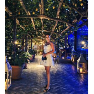 Paula Echevarría Instagram - 𝑪𝒂𝒑𝒓𝒊 🇮🇹

(Ya son las últimas que pongo del viaje, lo prometo 🙋🏻‍♀️😅..)

(Vestido etiquetado)