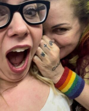 Pauley Perrette Instagram - OMG FINALLY!
Last night  @indigogirlsmusic 
FINALLY got to come back and make the world a better place!
Me and @sulli.sullivan & @johnny99la & @kirstenvangsness 
SO HAPPY!

THANK YOU @amyraymusic AND @emilysaliers for giving me a lifetime of love and music.
Since the early days back in GA. 
Y’all are and will always be the best, LOVE YOU!
And hey nice to be a new fan of opening act @garrisonstarr !
And see my awesome pal @bitchmusic 
And the band and and and…
Swipe right for the night!

1-me @sulli.sullivan @johnny99la 
2- @kirstenvangsness & me 
3- @bitchmusic me @amyraymusic 
4- @kirstenvangsness @emilysaliers me
5- @kirstenvangsness @brady_blade me  #ScienceSandwich 
6- @lyrishung me
7- @bitchmusic @garrisonstarr me
8- picks 10 years apart
9- part of my collection:)
10- @kirstenvangsness and me LOVE LOVE LOVE!