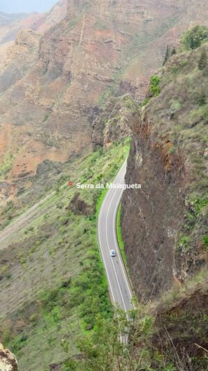 Paulo Sousa Instagram - Uma das jóias naturais de Cabo Verde e um sítio obrigatório para os amantes de caminhadas: Serra da Malagueta! Na subida, passámos por sol, céu nublado e chuva, numa experiência bem incomum! Mais uma aventura aqui! ✨
