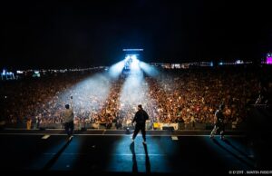 Paulo Vintém Instagram - Este post é para vocês que não arredam pé e cantam as nossas músicas do início ao fim, para todos os que levantaram a mão por ser a primeira vez que viram D’ZRT ao vivo, para aqueles que queriam vir e não poderem! Vocês foram os artistas desta noite!! Que noite incrível 🔥🤘

@meomaresvivas 🫶🔥

📷 @marta.takes.photos