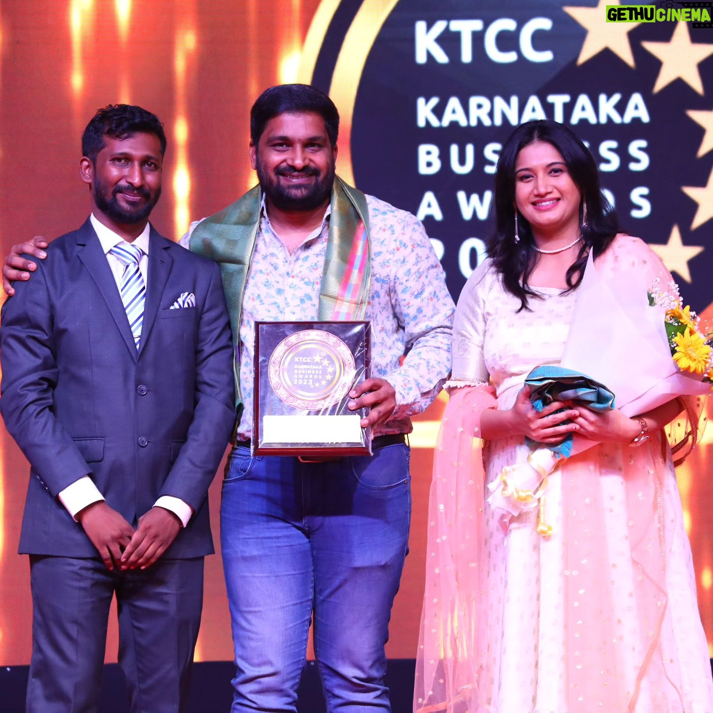 Pavan Wadeyar - 686 Likes - Sharing the stage with College Buddy & with his wife as a Guest of Honours at Karnataka Business Awards 2023 is something special feeling, Thank You Pavi @pavanwadeyar & Apeeksha Bhabhi @apekshapurohit for making the occasion special, May God bless both of you with more happiness and Success ❤️