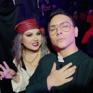 Pavel Arámbula Instagram - Hoy de fiesta! Me disfracé de cura macabro 🫣😳🙄 #halloween #culiacan #pavelarambula #lacazacantabar