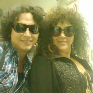 Pavel Arámbula Instagram - Recuerdo ese momento finalizando la grabación de #parodiando2 #pavelarambula #amandamiguel #imitador #transformista #reality #mexico 🤩🎶🎵🎼🎤🎉👏