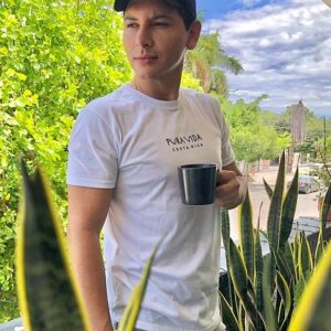 Pavel Arámbula Instagram - Hola hola! Ya amanecio 
Disfrutemos de este día! 😃
