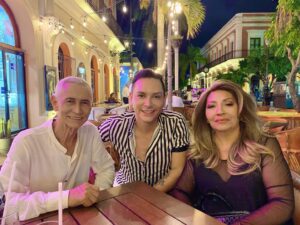 Pavel Arámbula Instagram - Hoy días especiales con personas muy especiales, mi padre y mi madre!!! Agradezco todos los días por habérmelos prestado en esta vida 🙌🏻 aprovecho cada oportunidad de convivir!!! Hoy toco en MAZATLÁN, SINALOA #vida #salud #agradecimiento #paseos #mazatlan #papa #mama #amor ❤️🎶🎤🎵🎼