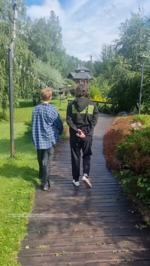 Pavel Volya Instagram - После восхождений и полудикого отдыха погружаемся в размеренный ритм @altayresort. Приятный контраст, здесь есть все: спа, банный комплекс, центр алтайского здоровья!
Дети в восторге от детского клуба и теннисных кортов, а мы просто выдыхаем и настраиваемся на рабочий режим.

Для наших подписчиков @altayresort дарит скидку 15% на размещение по промокоду NaAltay

Erid: 2SDnjdYkwri / Erid: 2SDnjdkcWdY
Реклама. ООО «Алтай Резорт». ИНН 7705572377.