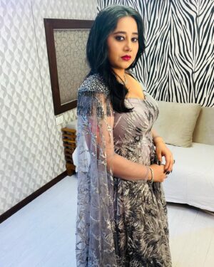 Payal Dev Instagram - Ve ek look maahi tera 
Jaan le jaye mera 🥰