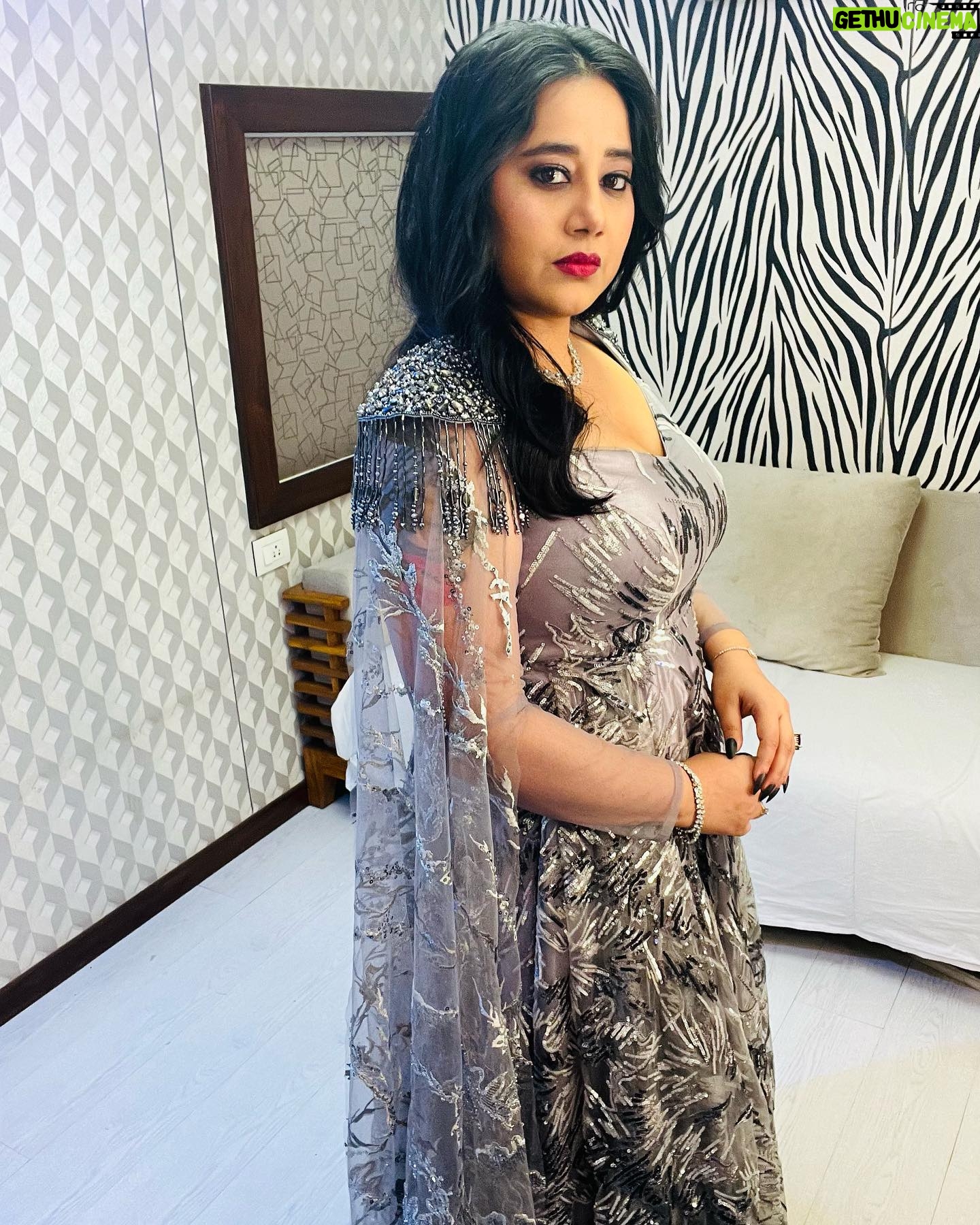 Payal Dev - 20.5K Likes - Ve ek look maahi tera
Jaan le jaye mera 🥰