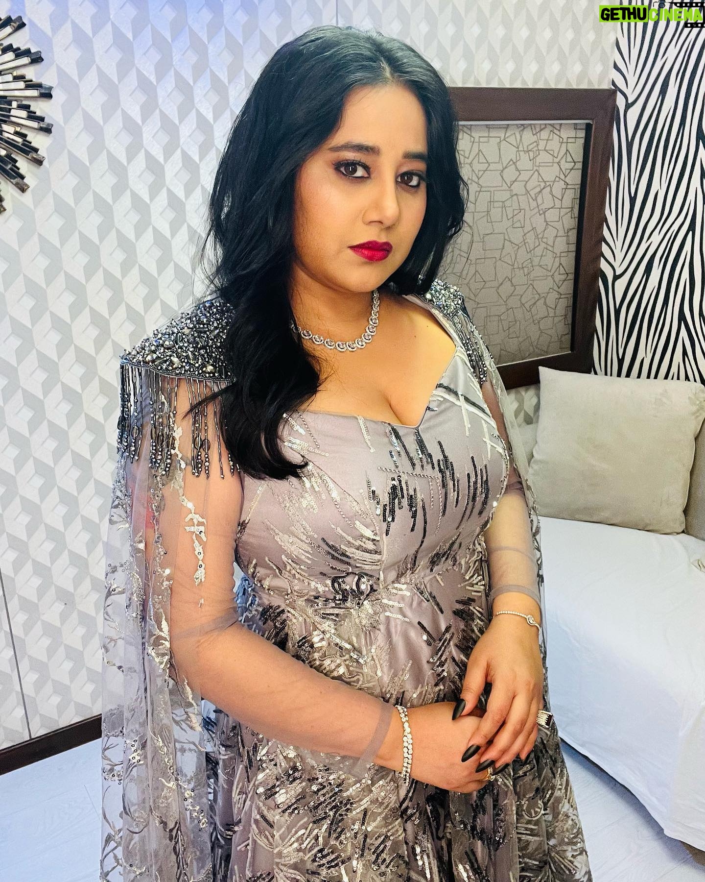 Payal Dev - 20.5K Likes - Ve ek look maahi tera
Jaan le jaye mera 🥰