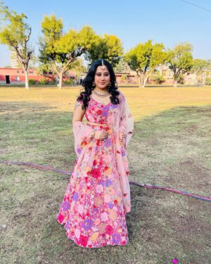 Payal Dev Instagram - #pyaarhai ❤️

Makeup - @sahil.shaikh.16 
Hairs - @vijaylimbachiya28 
Styled by:- @styledbysujata 
Outfit by:- @rajgharana.rg
Jewellery by:- @ashnee_jewels