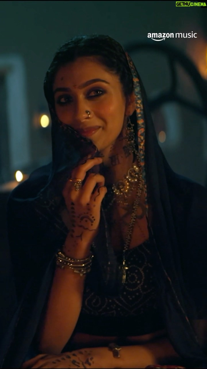 Payal Dev - 38.9K Likes - Never felt more need of mohabbat in our lives after listening to this 🙈
#MohabbatBulaRahiHai