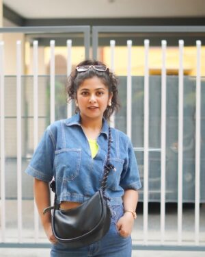 Payel De Instagram - আবহাওয়া, হাসি মুখ আর অপেক্ষা 💙💚

📸 : @argha_giri 
👚 : @moodswings_styles 
🔗 : @rudrakshprnads 

#photooftheday #photoshoot #portraits #portraitphotography #kolkata #kolkatadiaries #instadaily #instafashion #foryou #explorepage #explore_calcutta #exploremore #follow #followformore