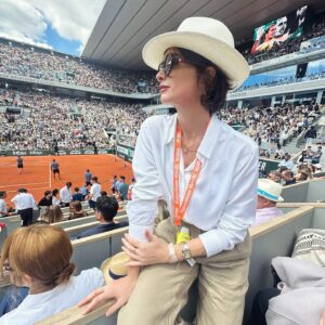 Paz Vega Instagram - ¡Qué increíble poder celebrar la victoria de Carlitos en Roland-Garros de la mano de @isdin! 🏆🎾 Es un honor ser testigo de su talento y dedicación en la cancha. ¡Felicidades por este logro tan merecido! 💪🎉 #Campeón #RolandGarros #ApoyoTotal #Tenis #ad #ISDIN #CarlosAlcaraz