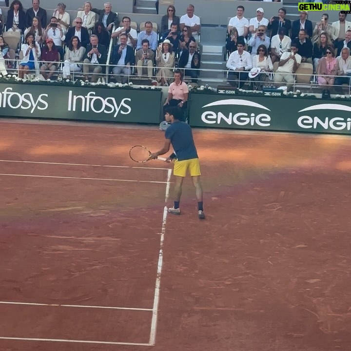 Paz Vega - 8.1K Likes - ¡Qué increíble poder celebrar la victoria de Carlitos en Roland-Garros de la mano de @isdin! 🏆🎾 Es un honor ser testigo de su talento y dedicación en la cancha. ¡Felicidades por este logro tan merecido! 💪🎉 #Campeón #RolandGarros #ApoyoTotal #Tenis #ad #ISDIN #CarlosAlcaraz