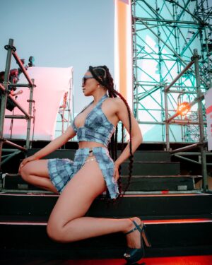 Pearl Thusi Instagram - Top o’ da mornin’!
I’m not done with all of you. 🙄😂