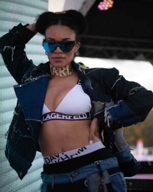 Pearl Thusi Instagram - Blessed. Shout out to @amstelsa !!!!
I love this fit so much 😭😭😭😭

I’m also a scorpion king, I just made a movie about it. Surely that counts!?!

📸 : @eastrambo.jpeg 
👘 : @sumo_clothing_creator 
👡 : @europaart @preview_designer_collection 
😎 : @ashluxe 

Just bumped into these in my drafts! DAMN 😂💔