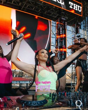 Pearl Thusi Instagram - @pearlthusi what a set bestie!!!😭🔥👌🏽
#zeenationfest