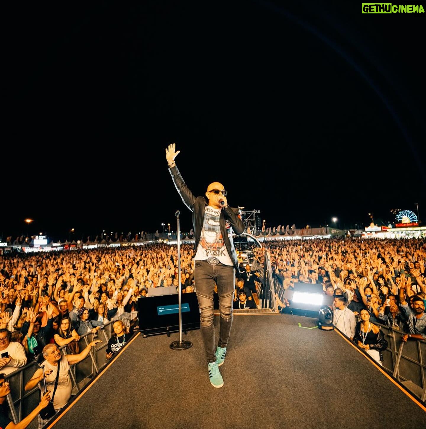 Pedro Abrunhosa - 2K Likes - Comovente. Tanta gente. Tanta vontade comum. Tanta Luz colectiva. @expofacic sempre ! 🔥Obrigado a tod@s!!😎 @leonormquinteiro_oficial Fotos @catarinarocha_photography