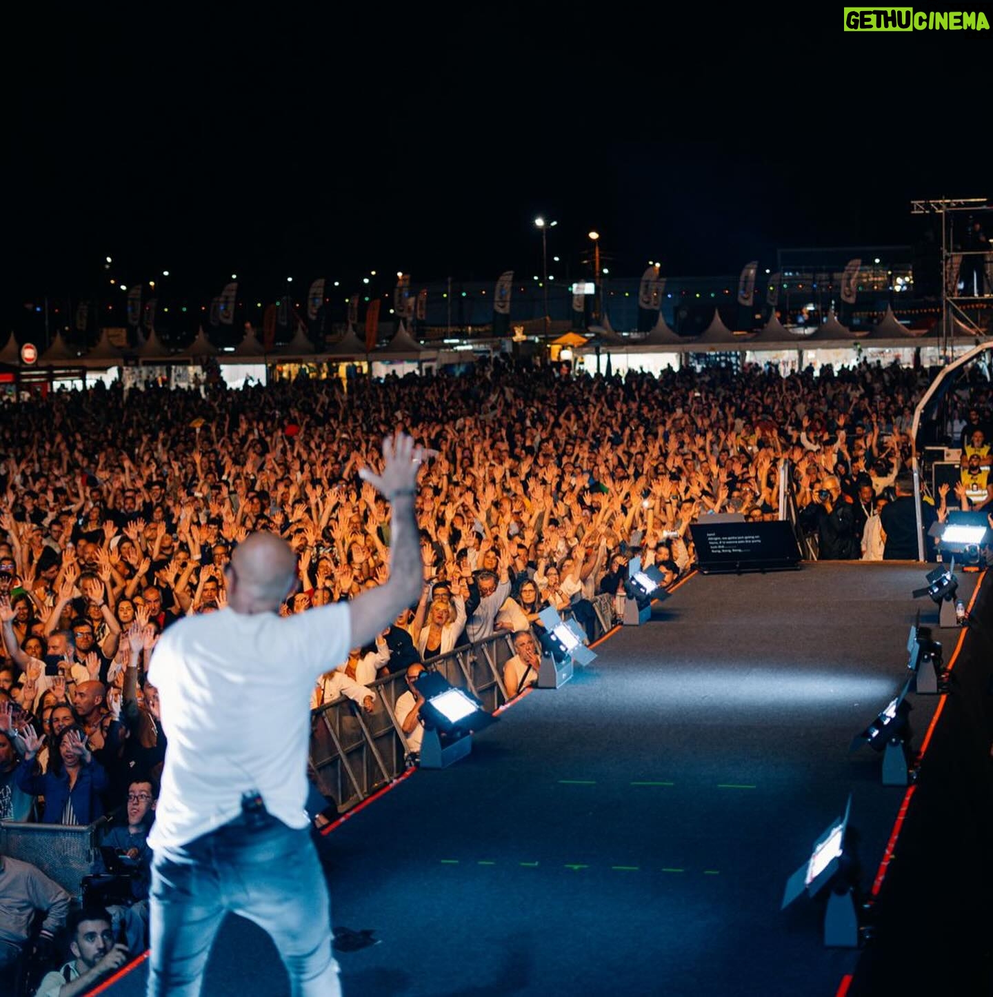 Pedro Abrunhosa - 2K Likes - Comovente. Tanta gente. Tanta vontade comum. Tanta Luz colectiva. @expofacic sempre ! 🔥Obrigado a tod@s!!😎 @leonormquinteiro_oficial Fotos @catarinarocha_photography