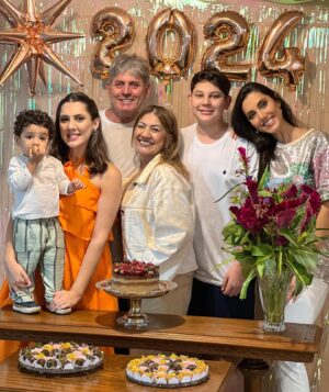 Pedro Guedes Instagram - Com o coração cheio de fé e amor recebemos o ANO NOVO 🤍 
Felizzz 2024 🎆🫶