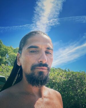 Pedro Tatanka Instagram - Depois do concerto de ontem com o Brother @miguel_araujo_insta, em Bragança ( que foi mítico, By the way ) já entrei Estágio para o de amanhã!
Desta vez junto-me à @orquestradoalgarve para tocar as songs do meu trabalho a solo ,em Quarteira!

Basicamente, isto tem tudo para ser lendário !

LET’S GO , MEU PEOPLE !
