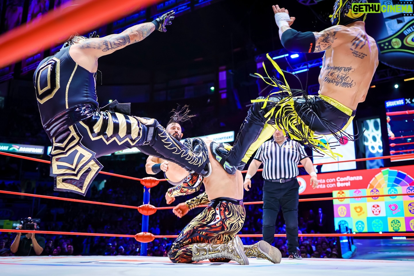 Pentagón Jr. - 11.8K Likes - ¡El Death Triangle se presentó en la Arena México representando a #AEW! Los Lucha Brothers y PAC fueron descalificados ante Místico, Volador Jr. y Máscara Dorada, el Dream Team del #CMLL.
📸 @elfotografodelasluchas
#LuchaLibre #LuchaLibreMexicana #Luchador #Wrestling #MexicanWrestling #follow #ViernesEspectacularCMLL