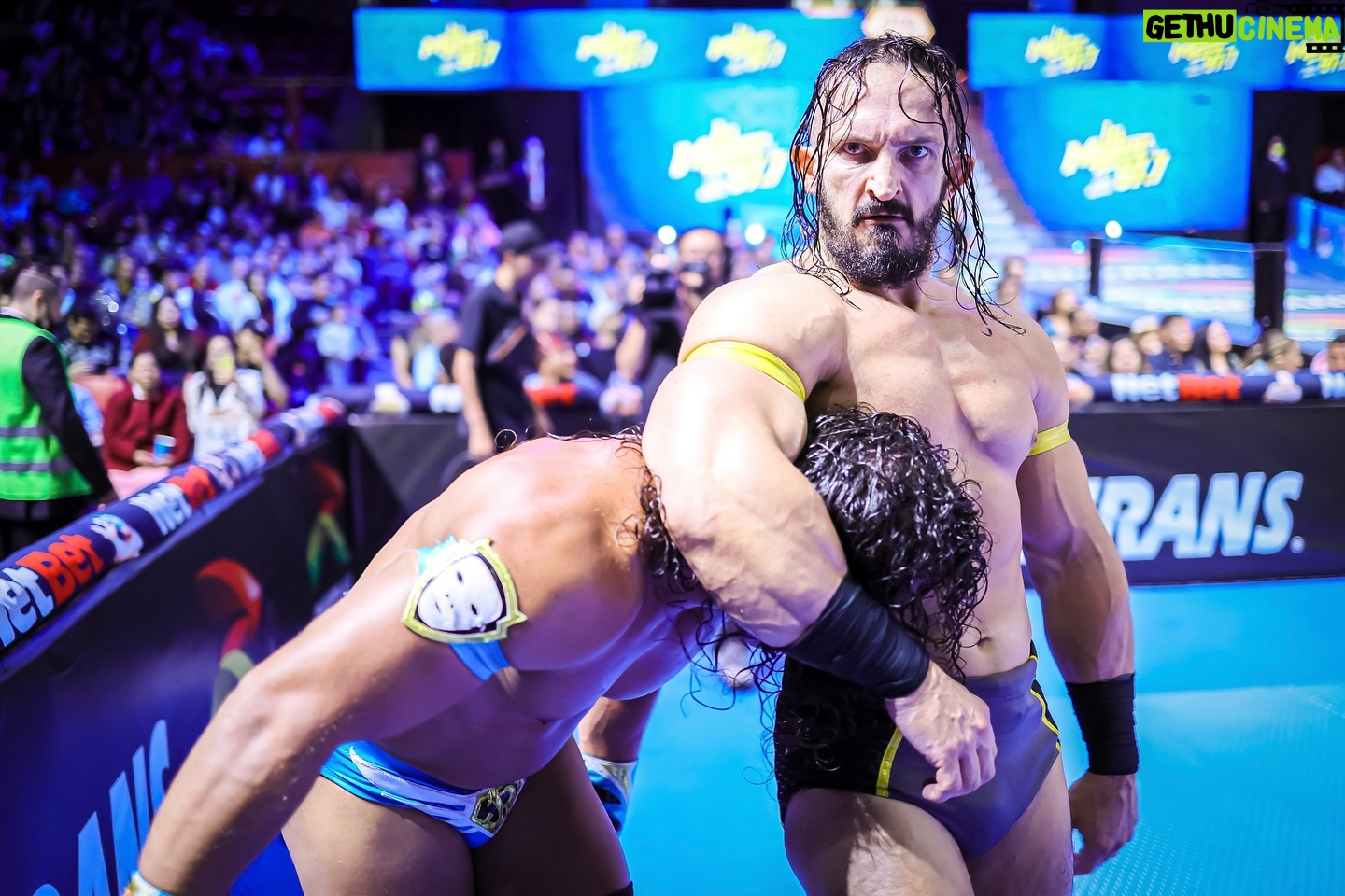 Pentagón Jr. - 11.8K Likes - ¡El Death Triangle se presentó en la Arena México representando a #AEW! Los Lucha Brothers y PAC fueron descalificados ante Místico, Volador Jr. y Máscara Dorada, el Dream Team del #CMLL.
📸 @elfotografodelasluchas
#LuchaLibre #LuchaLibreMexicana #Luchador #Wrestling #MexicanWrestling #follow #ViernesEspectacularCMLL