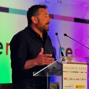 Pepón Nieto Instagram - Gracias al Ministerio de Igualdad @igualdadgob y al Gobierno de España @gobierno_espana  por esta distinción que me llena de orgullo. FELIZ ORGULLO 2024 a todos, todas y todes 💜💙💚🩷❤️🧡💛 Pic by @eduardonavarreteoficial