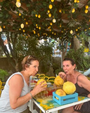Perihan Savaş Instagram - Güzel bir günden 💫🌟🤗canım dünürüm @nurtenakkas