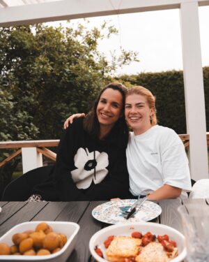 Pernilla Böckerman Instagram - Onni on ihanat ihmiset ympärillä 🧡
