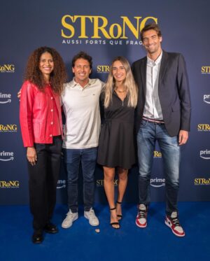 Perrine Laffont Instagram - #STRONG is now OUT on @primevideosport 🥹🙈

Un documentaire où nous nous sommes livrés, ou nous avons ouvert notre cœur d’athlète, parfois meurtris par l’exigence du sport de haut niveau. Un documentaire qui montre nos vulnérabilités mais qui montre surtout comment nous nous sommes reconstruits. Comment nous en sommes ressortis plus fort que jamais. 🔥

Merci @emleber @alicecosse @bbriard22_bis @sylvainventre @willie_beamen @iconoclast.tv @primevideosport @sahar_baghery