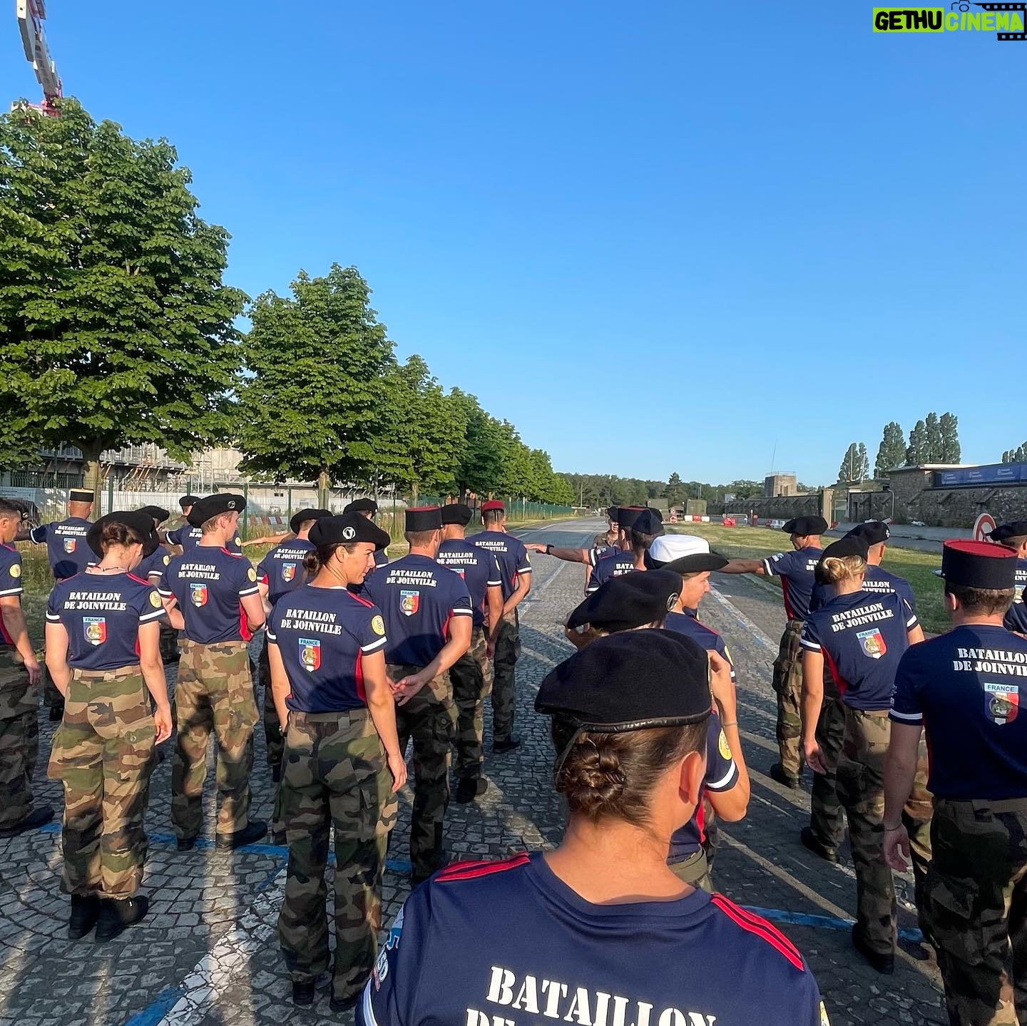 Perrine Laffont - 23.9K Likes - Joyeux 14 juillet Ć tousš¤©š«š·
Une semaine dāentraĆ®nement intensif qui nous a permis de dĆ©filer sur les Champs-ElysĆ©es. ReprĆ©senter les couleurs et les valeurs de @equipe_france_militaire_de_ski devant la France entiĆØre a Ć©tĆ© un privilĆØge š«”
#14juillet #sportdefense #bataillondejoinville