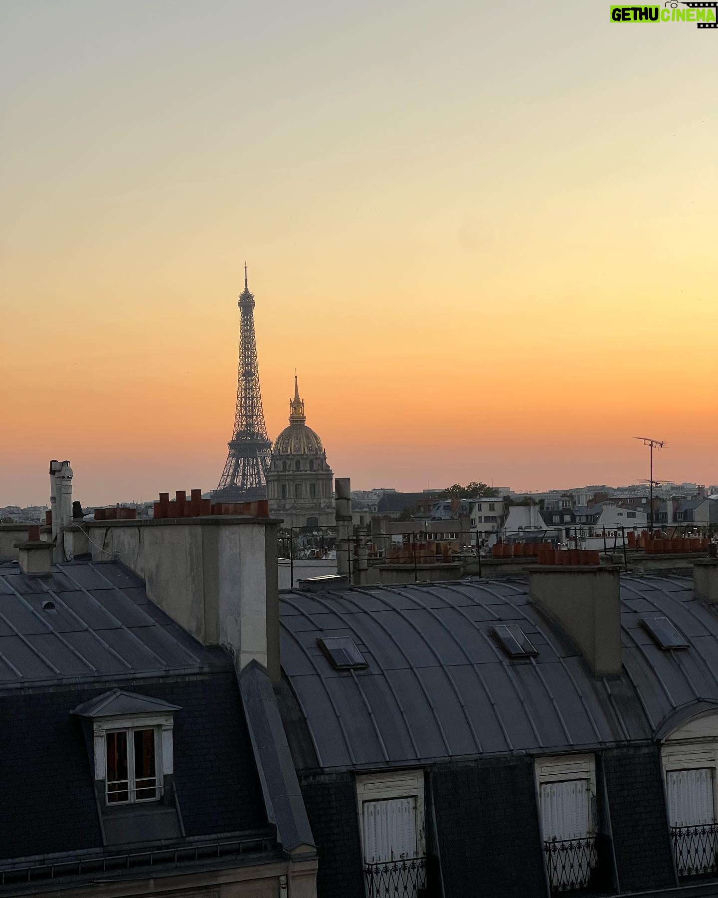 Perrine Laffont - 11.7K Likes - Week-end Parisien šš»āāļø